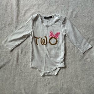 Ibtom Castle Gold Glitter Two Minnie Mouse Bow Birthday Bodysuit in White Size 2